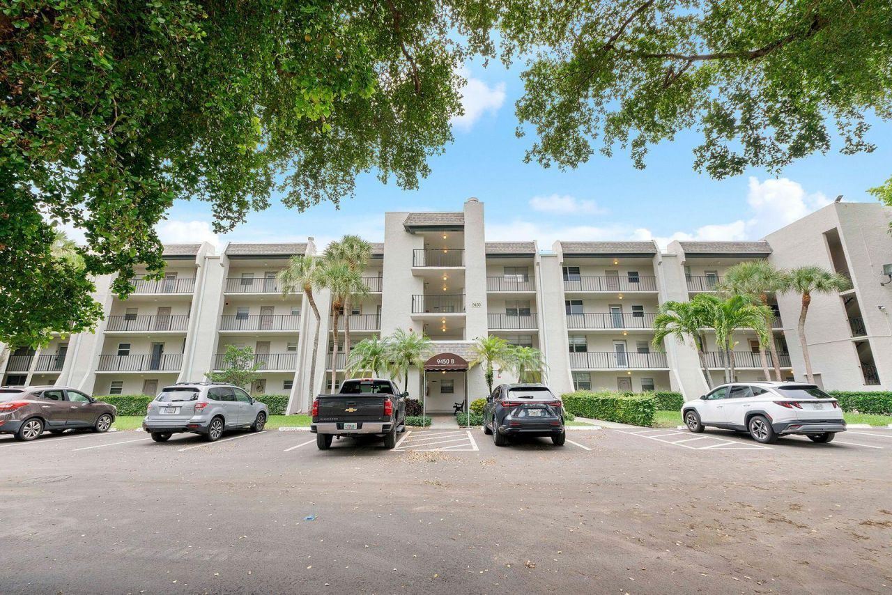 9450 Poinciana Place, Unit 211, Davie, FL 33324 Photo