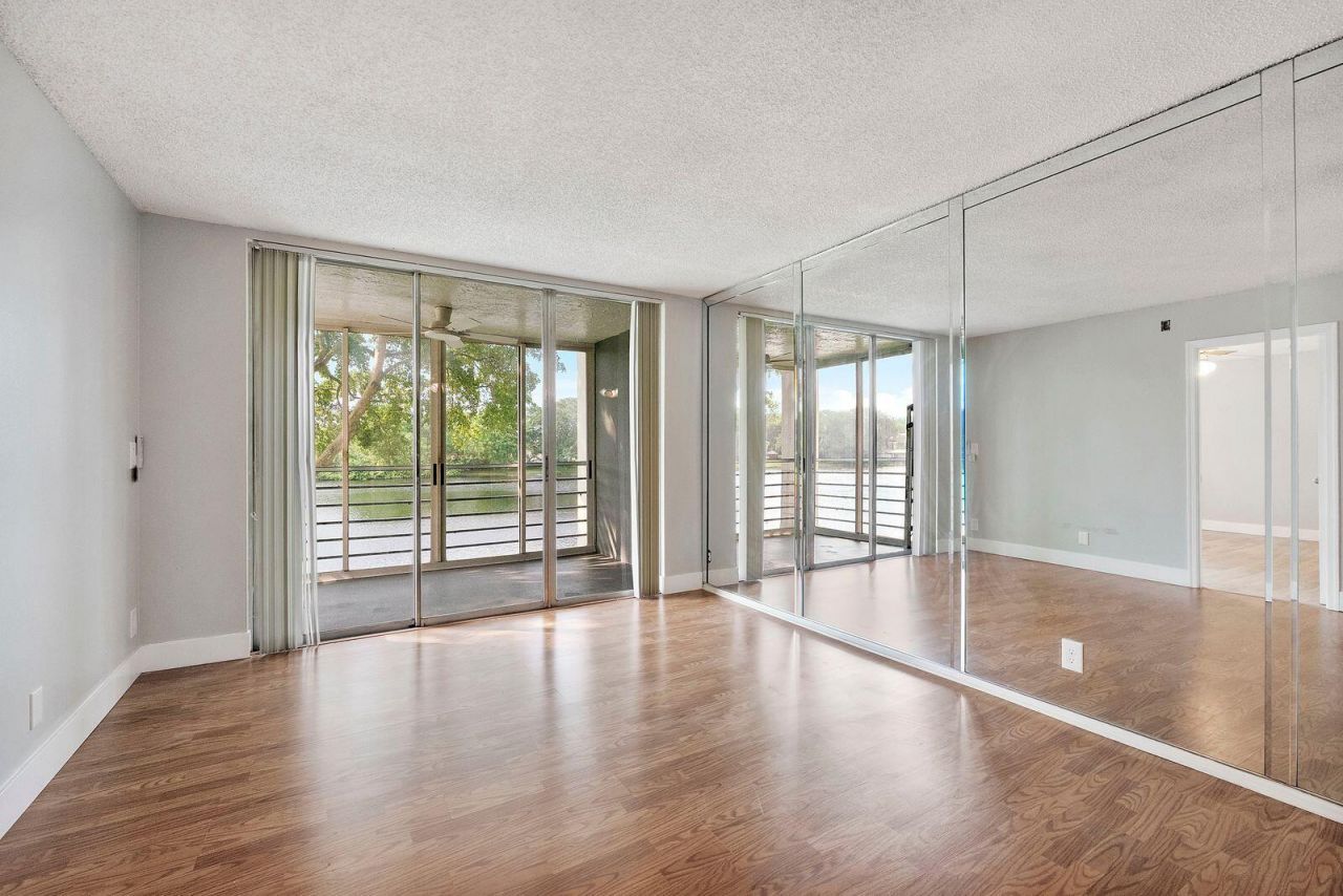 9450 Poinciana Place, Unit 211, Davie, FL 33324 Photo