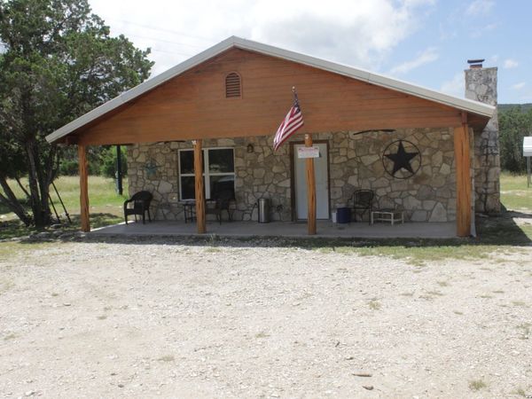 898 Old Rocksprings Road, Leakey, TX 78873