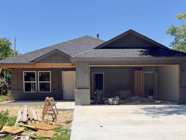 1032 S Cherokee Street , Grove, OK 74344