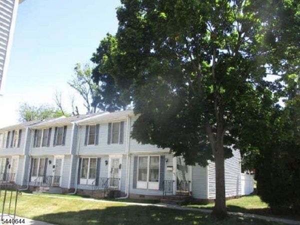 639 Nassau St Apt 8H 8-H, Orange, NJ 07050