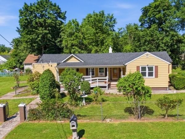 36 Leghorn Ave, Bridgewater, NJ 08807