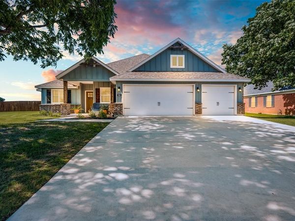 524 E Carol Street, Pilot Point, TX 76258