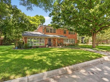 3712 Fox Hollow Street, Fort Worth, TX 76109