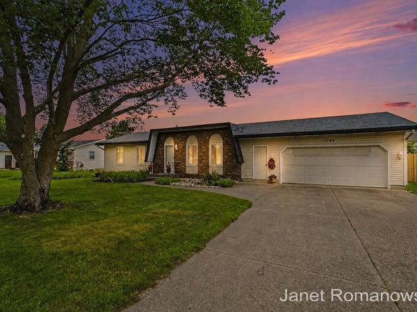 1789 Pleasantwood Drive, Jenison, MI 49428