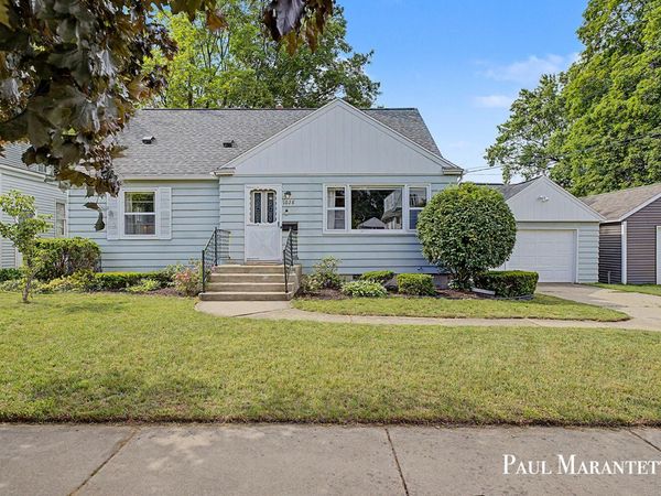 1028 Dorroll Street NE, Grand Rapids, MI 49505