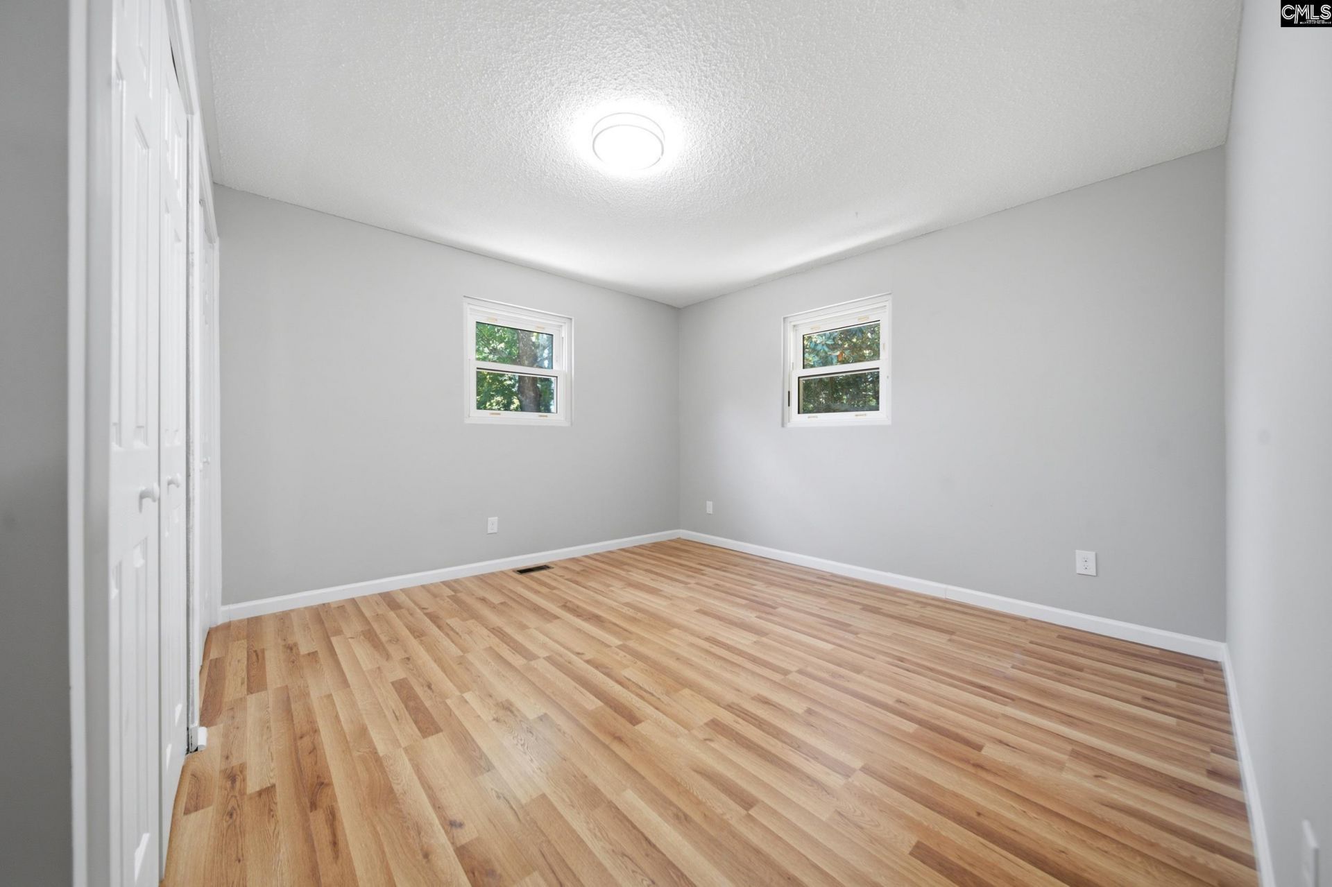1040 E Sherwood Drive  Photo 10