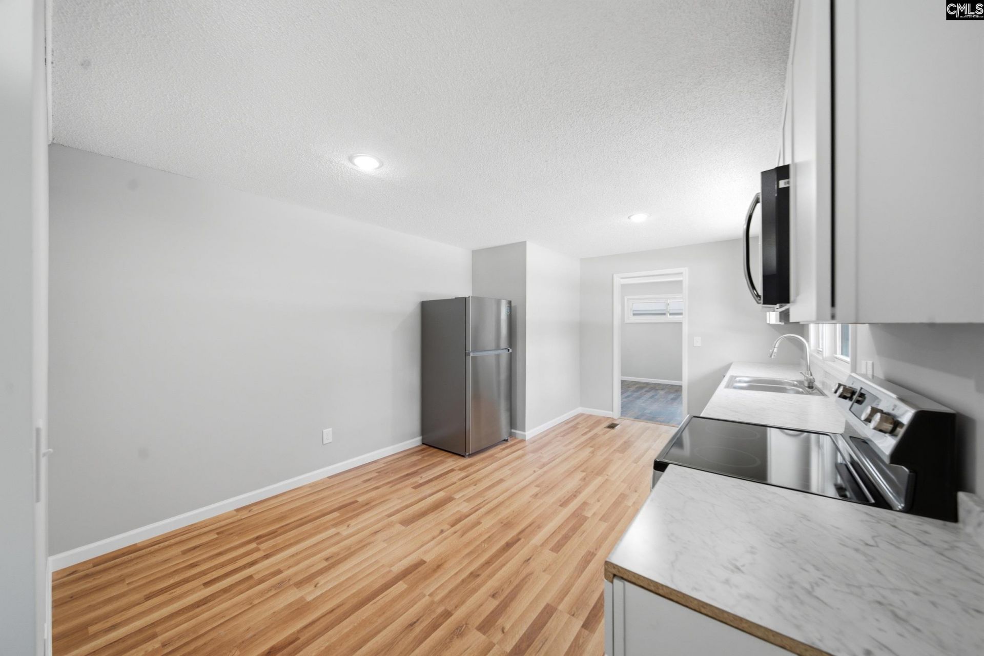 1040 E Sherwood Drive  Photo 11