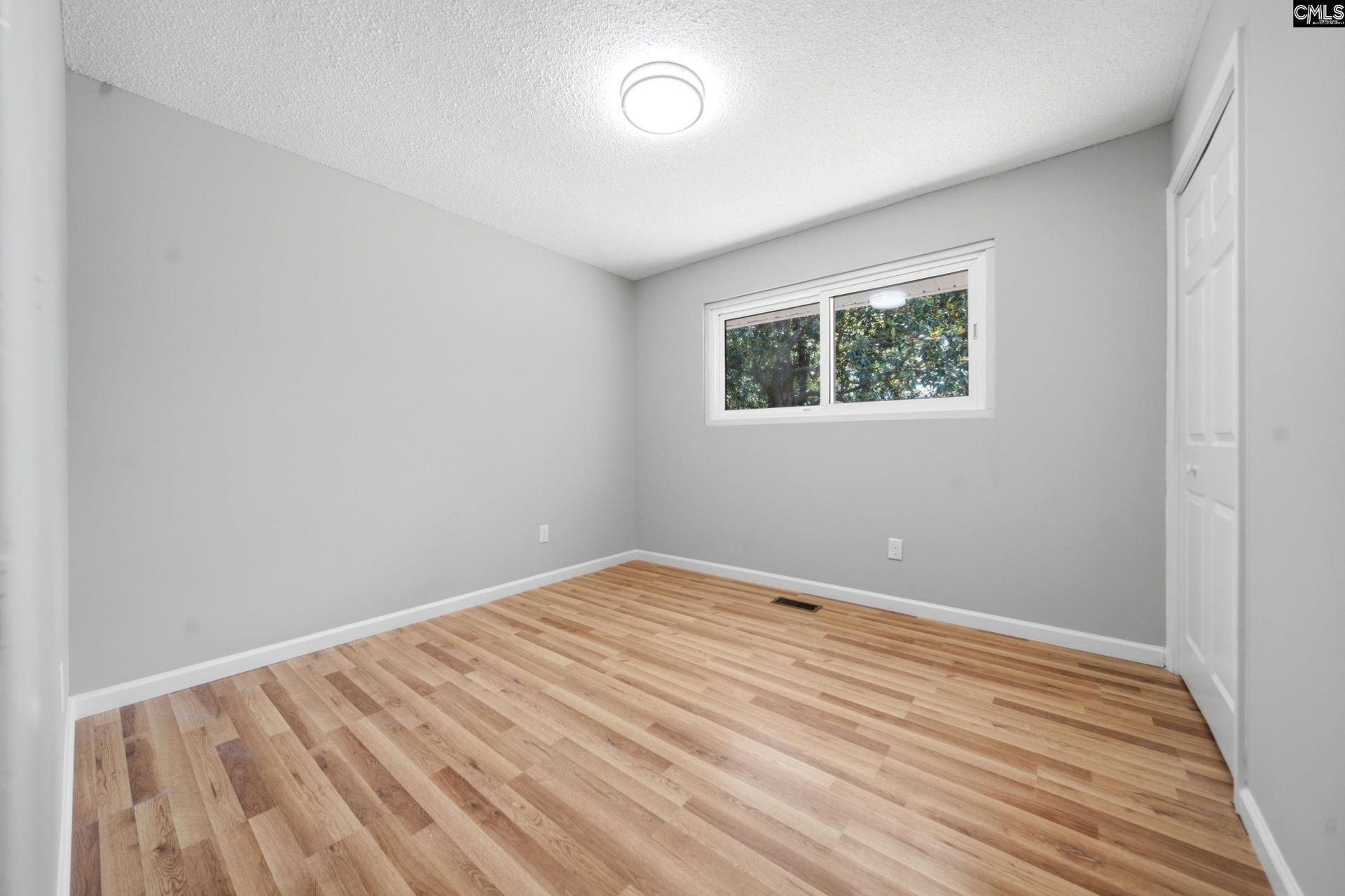 1040 E Sherwood Drive  Photo 13