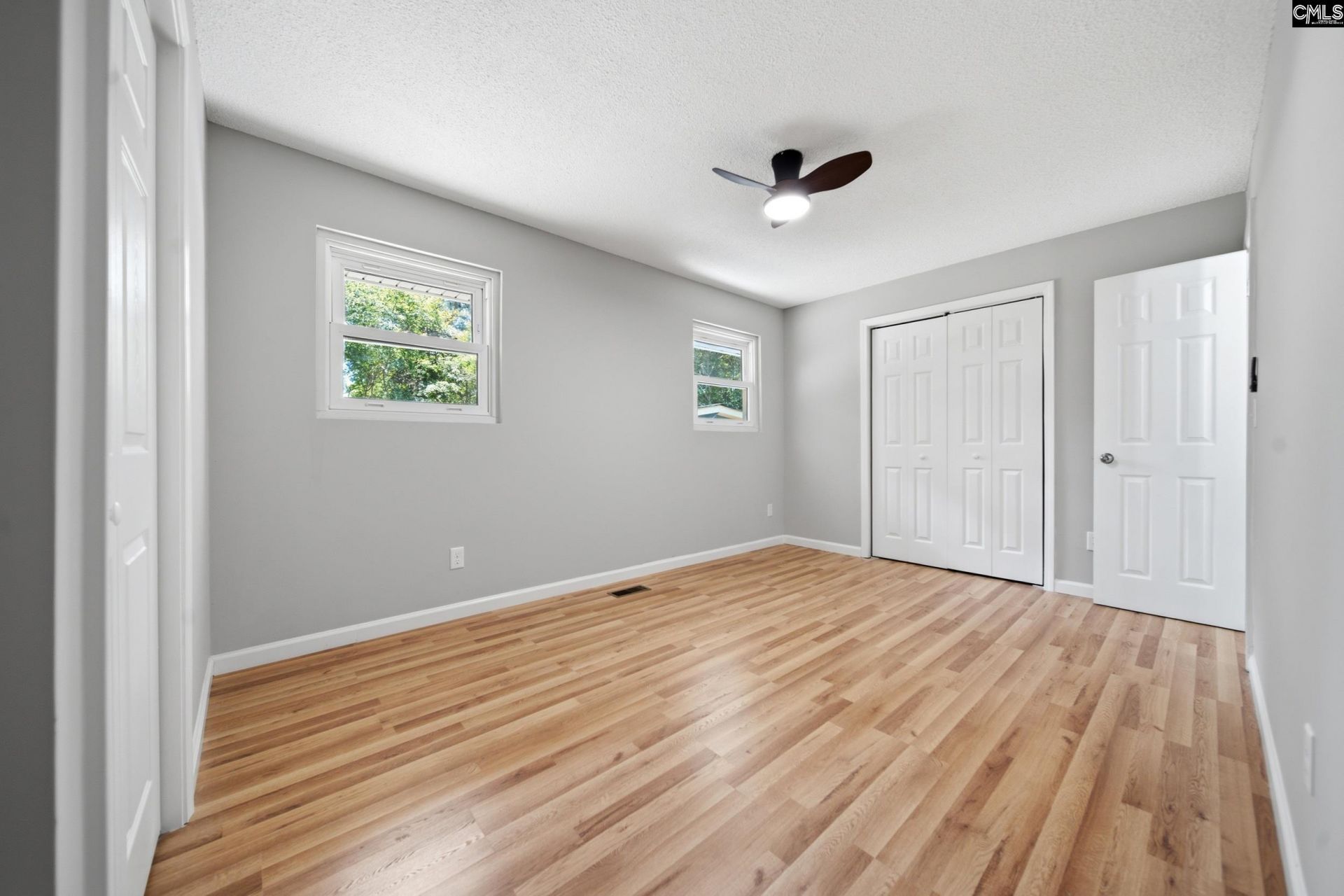 1040 E Sherwood Drive  Photo 17