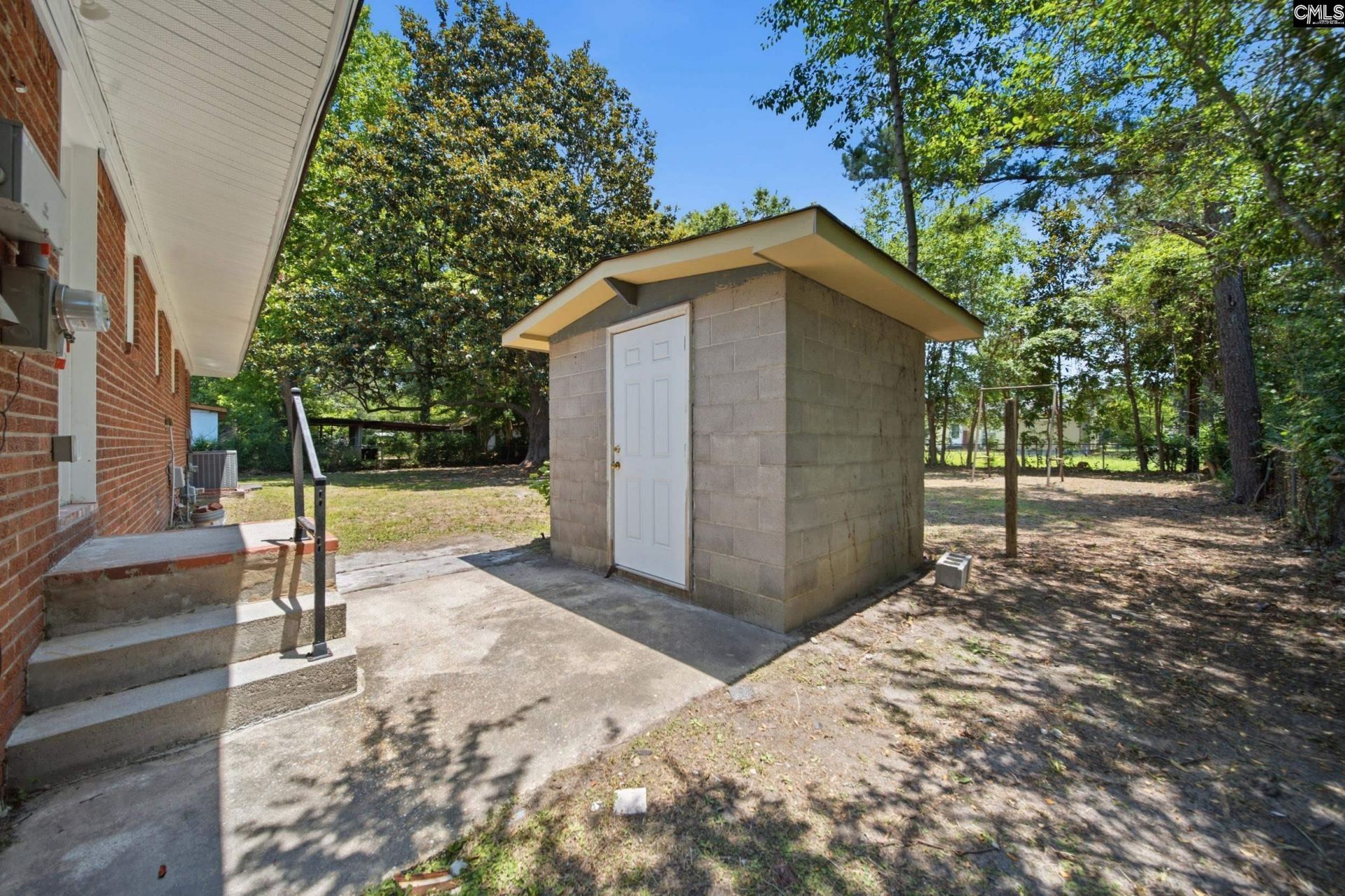1040 E Sherwood Drive  Photo 23
