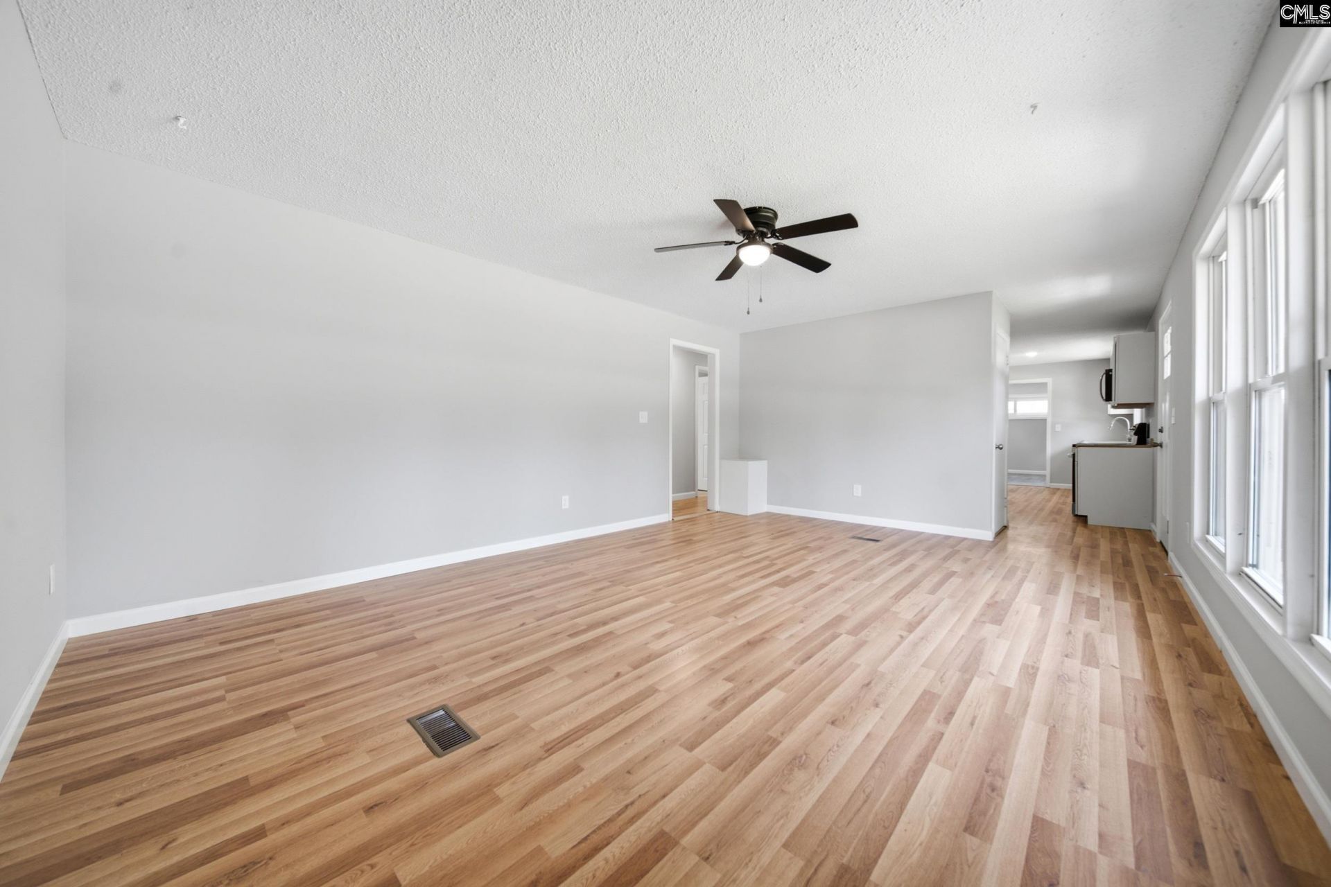 1040 E Sherwood Drive  Photo 5