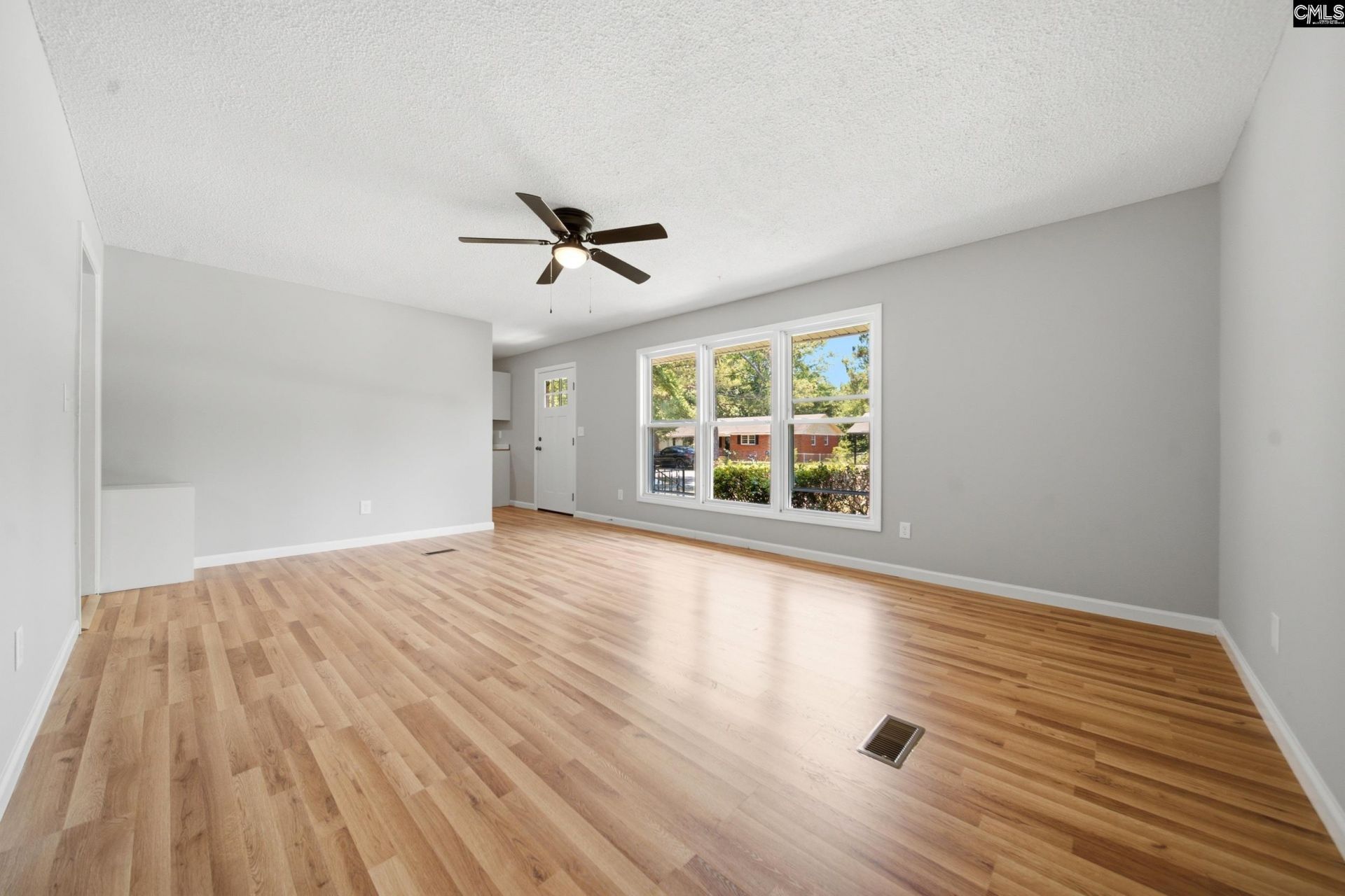 1040 E Sherwood Drive  Photo 6