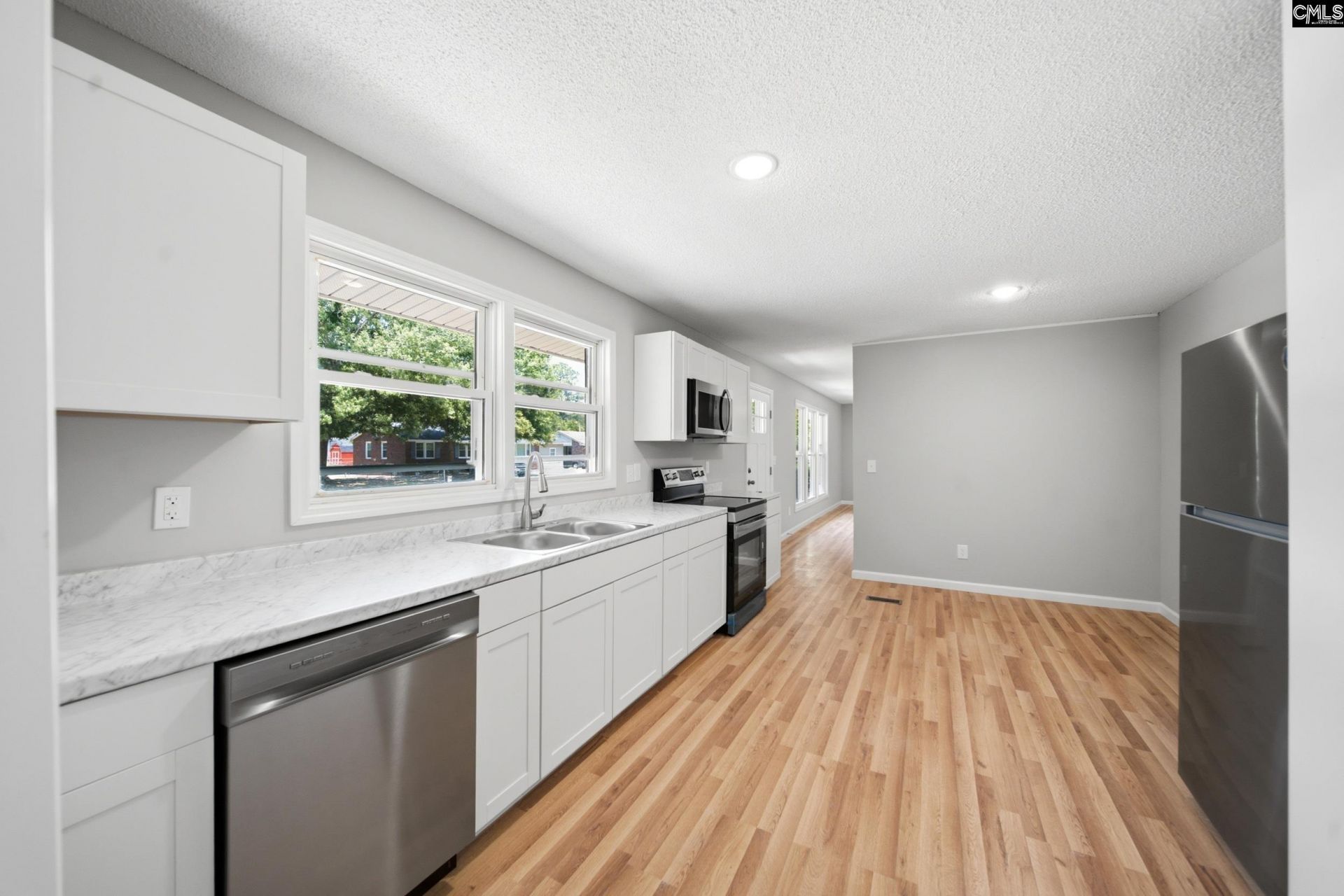 1040 E Sherwood Drive  Photo 8