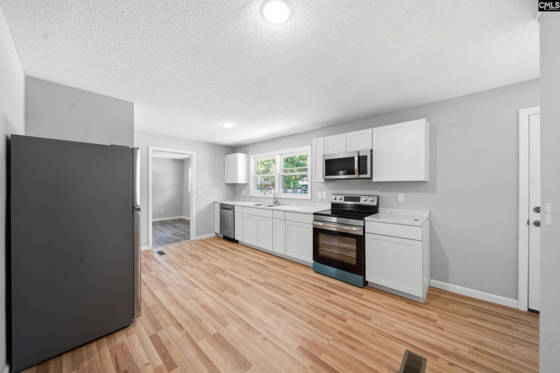 1040 E Sherwood Drive  Photo 9