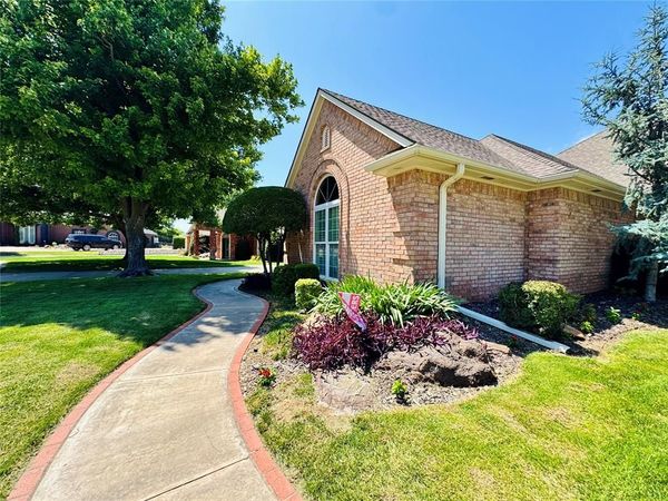 9125 Whispering Oaks Drive, Midwest City, OK 73130