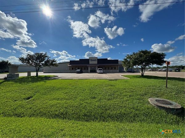 8316 Lone Tree Road, Victoria, TX 77905