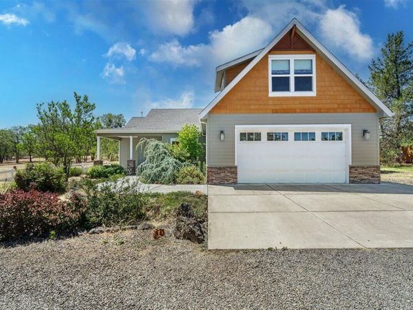 1712 Stevens Road, Eagle Point, OR 97524