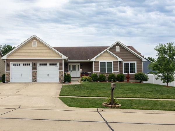 2303 Slade Lane , Mahomet, IL 61853