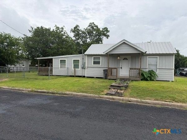 801 E Park Avenue, Victoria, TX 77901