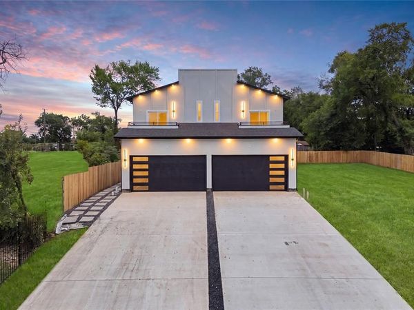 520 Woodbine Avenue, Dallas, TX 75203