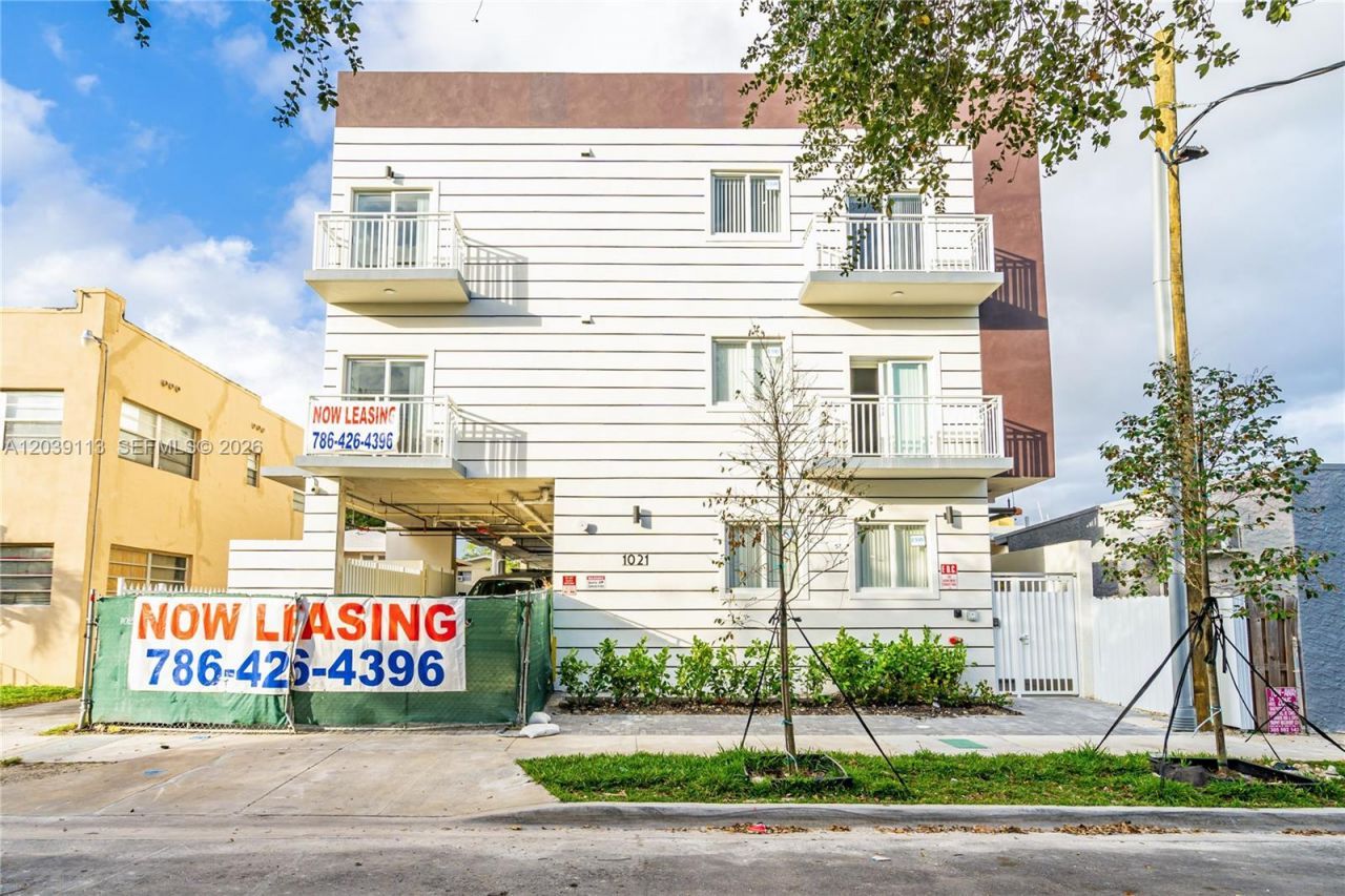 1021 NW 1st St, Unit 302, Miami, FL 33128 Main Photo