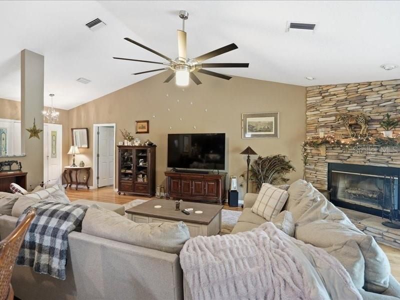19950 SW 5th Place, Dunnellon, FL 34431 Photo