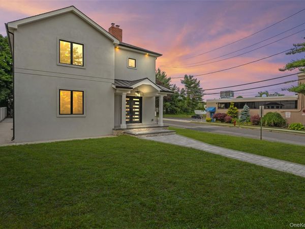 29 Garfield Place, Roslyn Heights, NY 11577