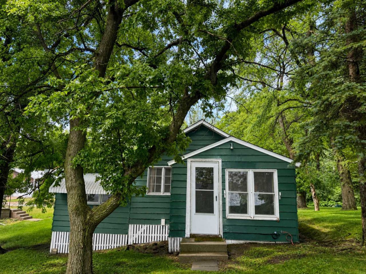 21 N Beaver Lake Road, New Richland, MN 56072
