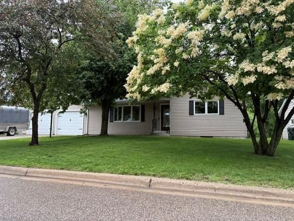 465 Kouwe Street NW, Hutchinson, MN 55350