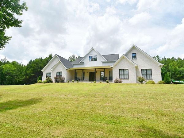 103 Clair Cv., Mooreville, MS 38857