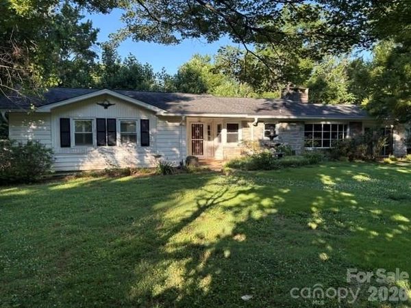 255 Glengarnock Road , Tryon, NC 28782