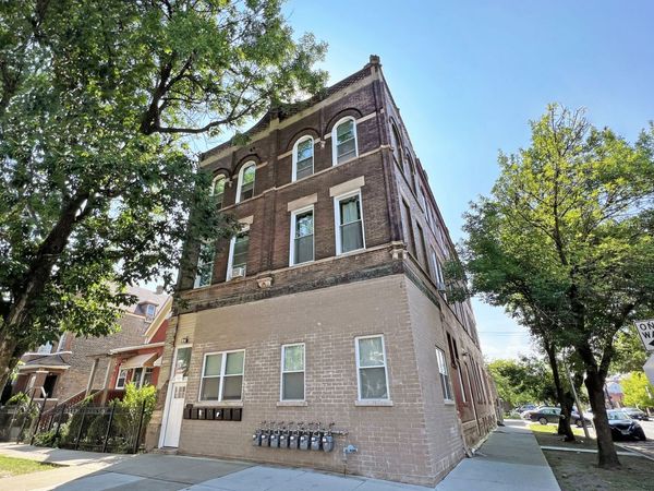 2400 S Troy Street , Unit 2F, Chicago, IL 60623
