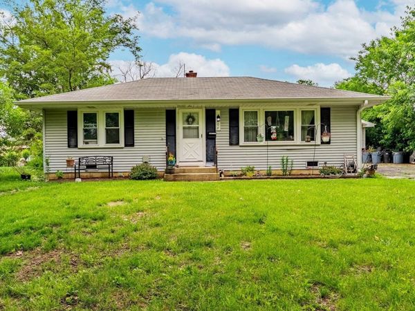 405 N Iowa Avenue , Villa Park, IL 60181