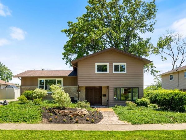 15023 Mission Avenue , Oak Forest, IL 60452