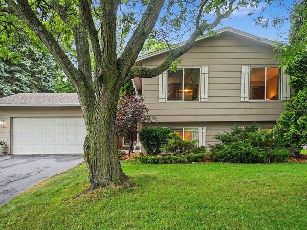 7201 32nd Avenue N, Crystal, MN 55427