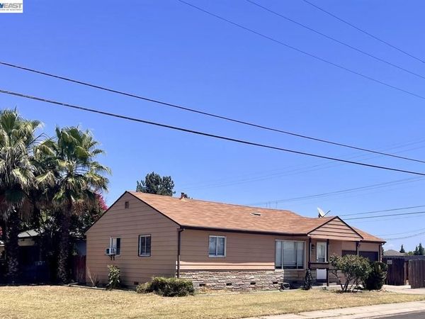 1003 Trinity St, Manteca, CA 95336