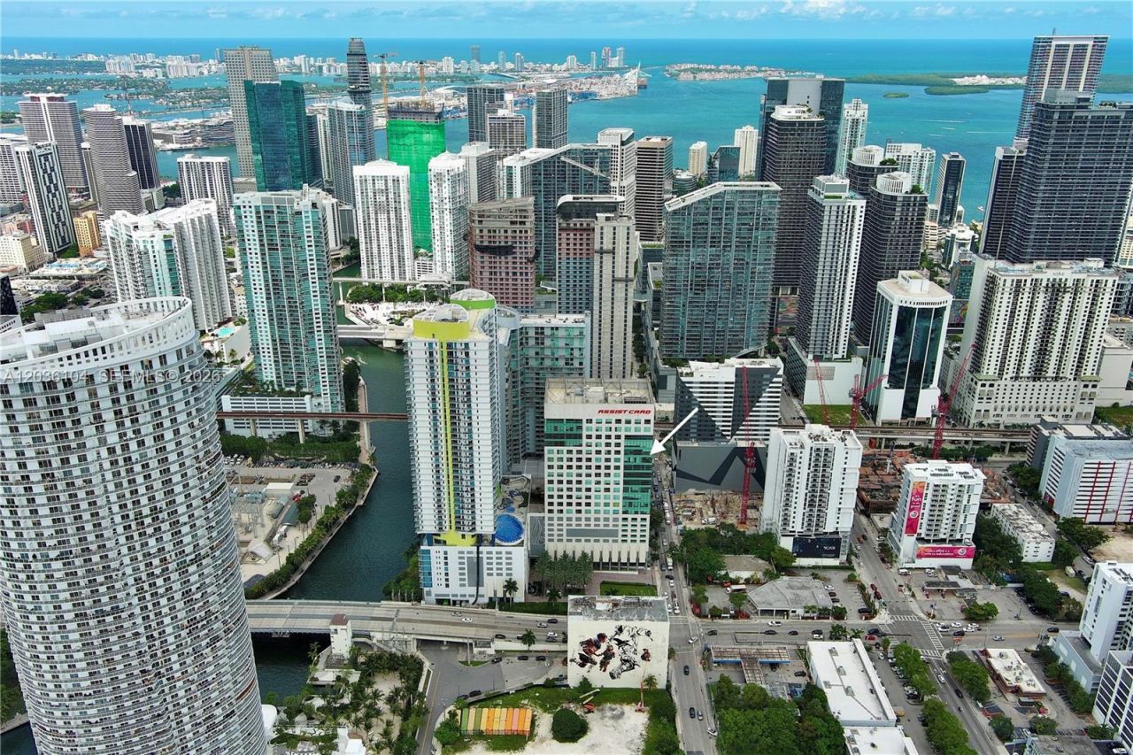 175 SW 7th St , Unit 1612, Miami, FL 33130 Photo