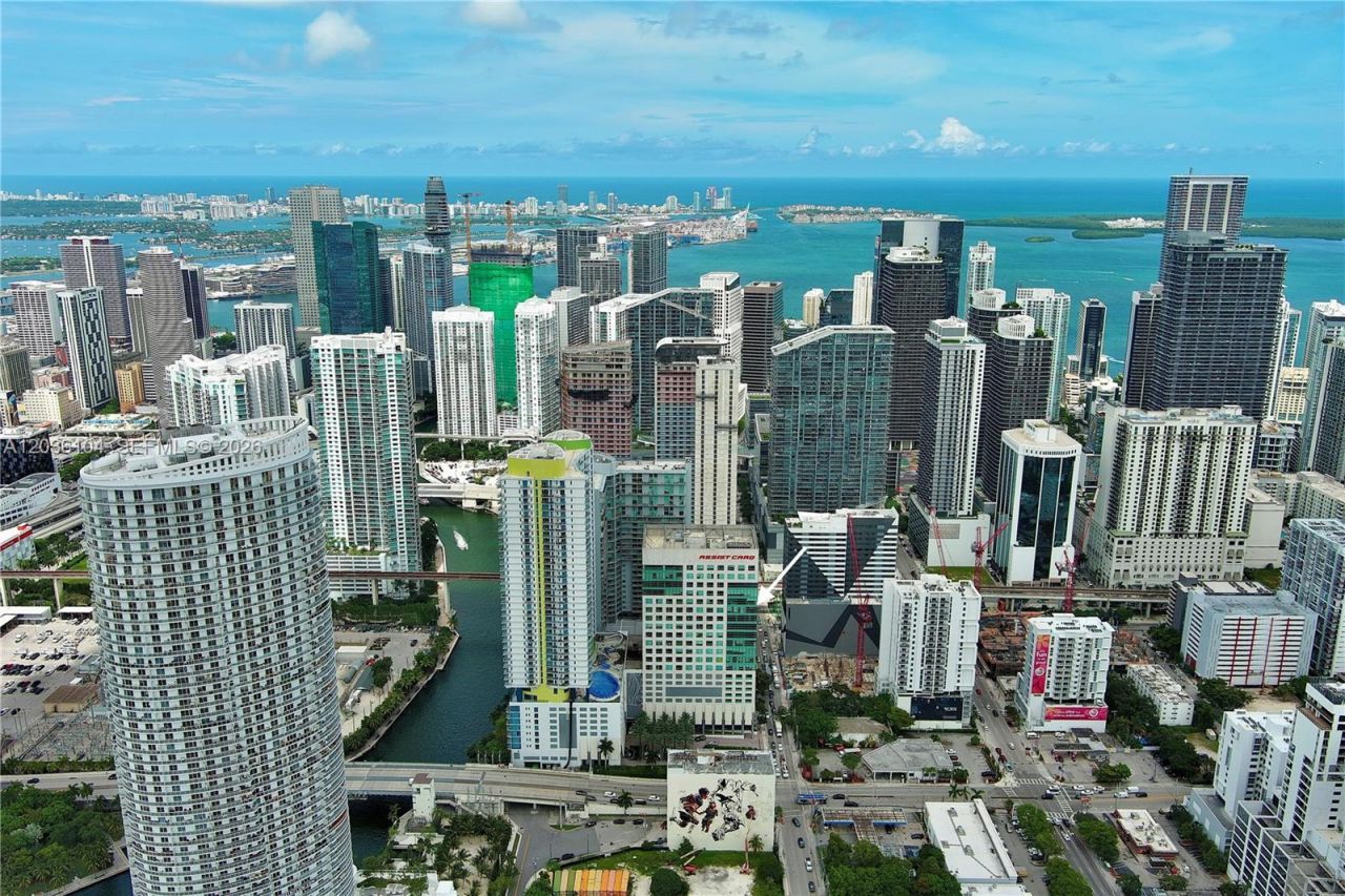 175 SW 7th St , Unit 1612, Miami, FL 33130 Photo