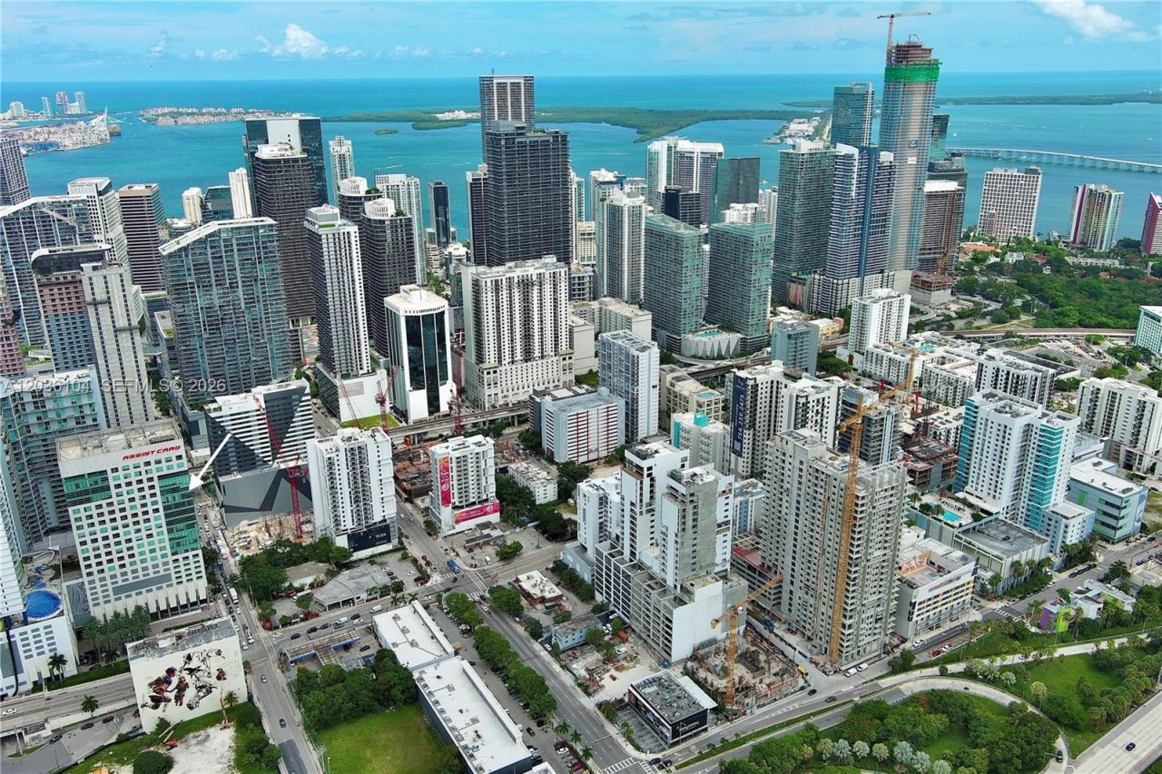 175 SW 7th St , Unit 1612, Miami, FL 33130 Photo