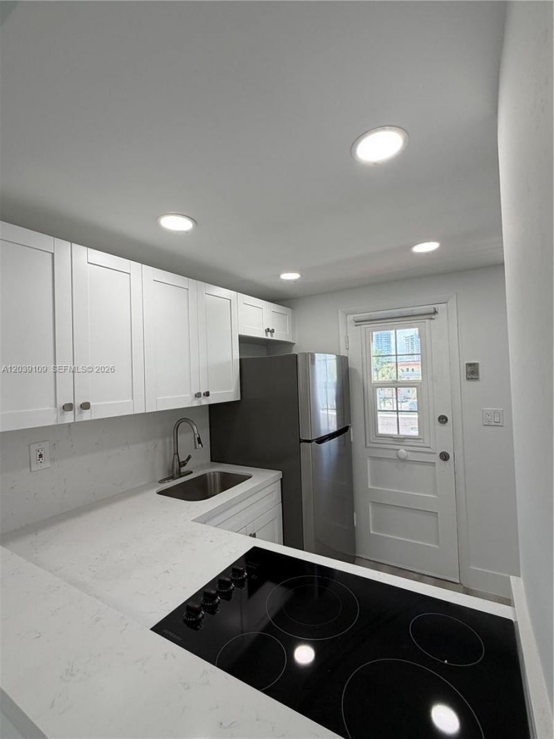 2980 Point East Dr , Unit D311, Aventura, FL 33160 Photo