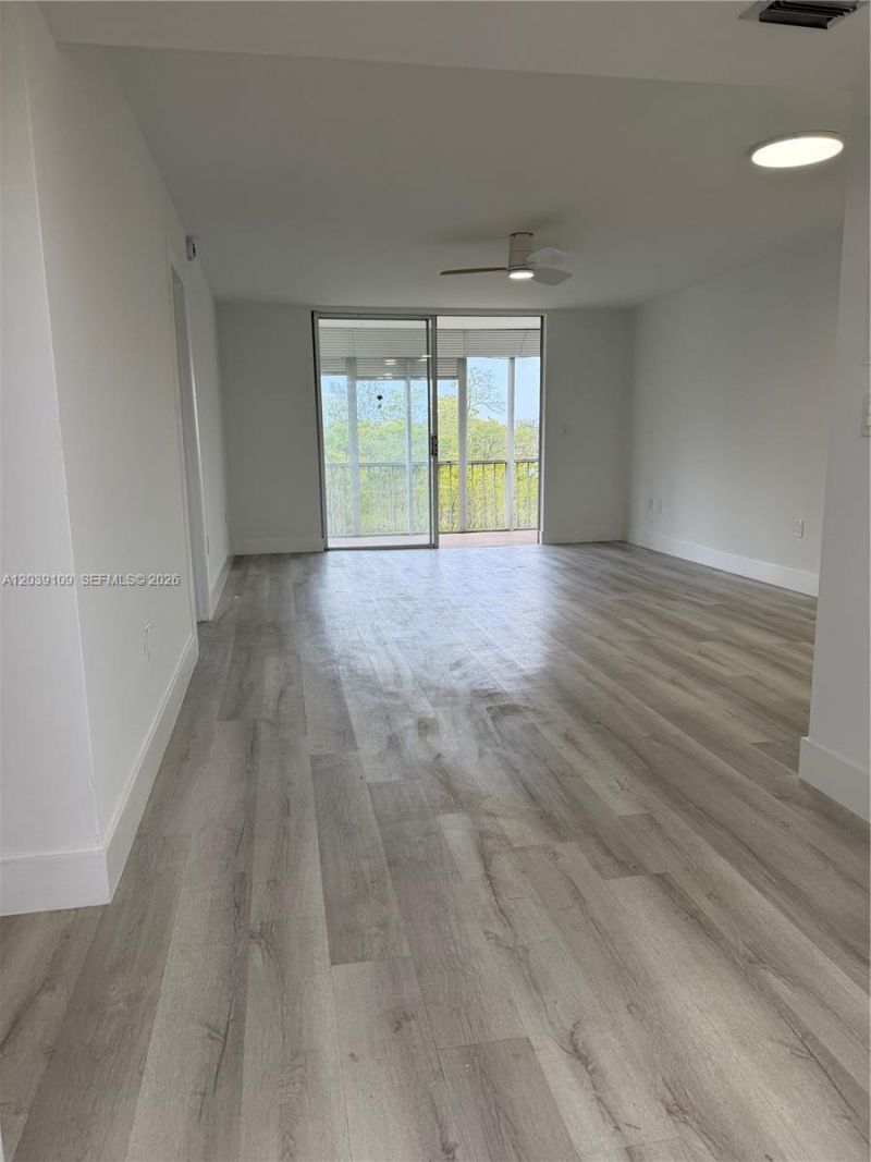 2980 Point East Dr , Unit D311, Aventura, FL 33160 Photo