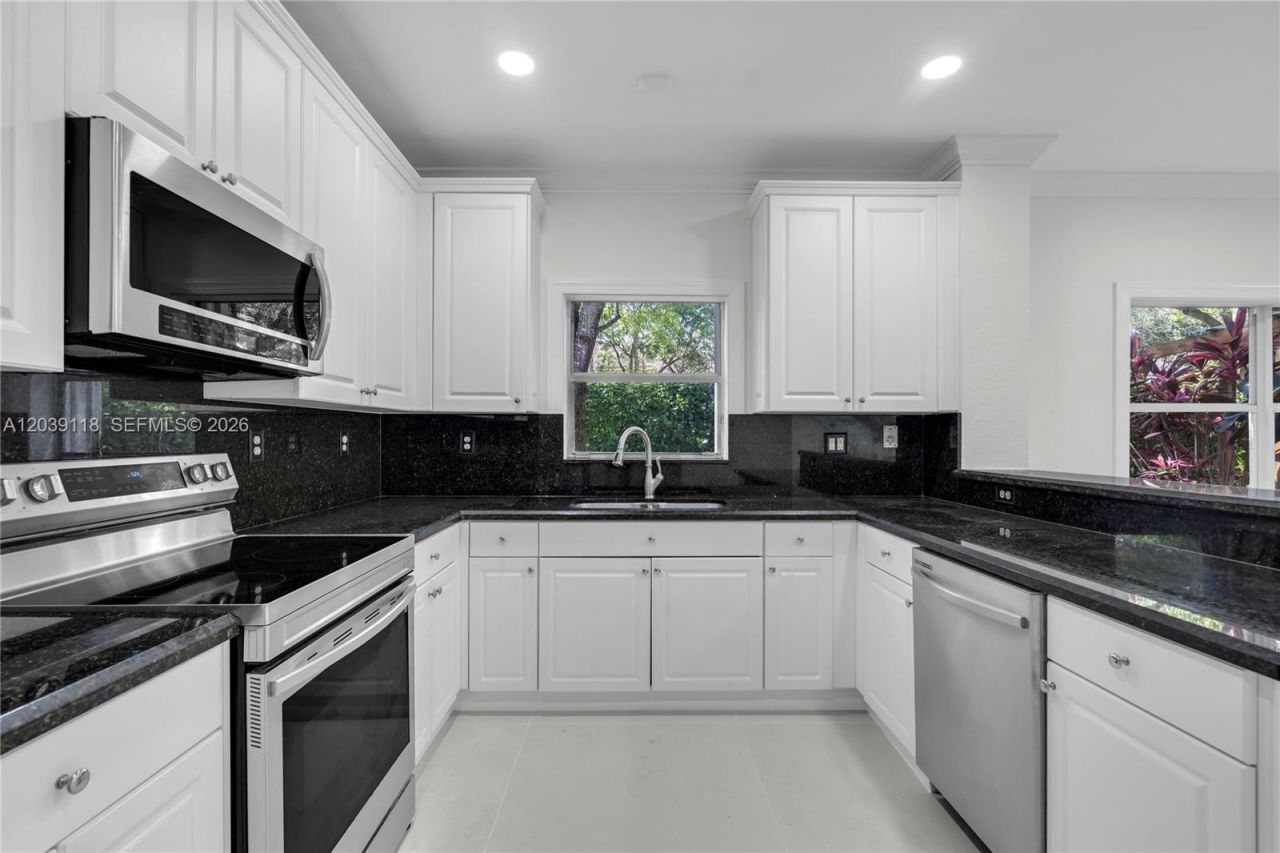 7482 NW 21st Ct, Pembroke Pines, FL 33024 Photo