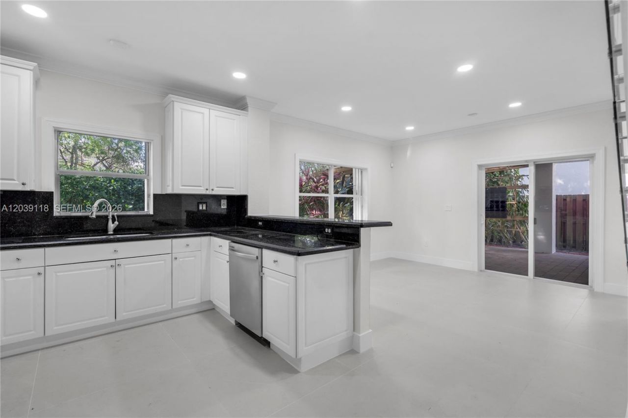 7482 NW 21st Ct, Pembroke Pines, FL 33024 Photo