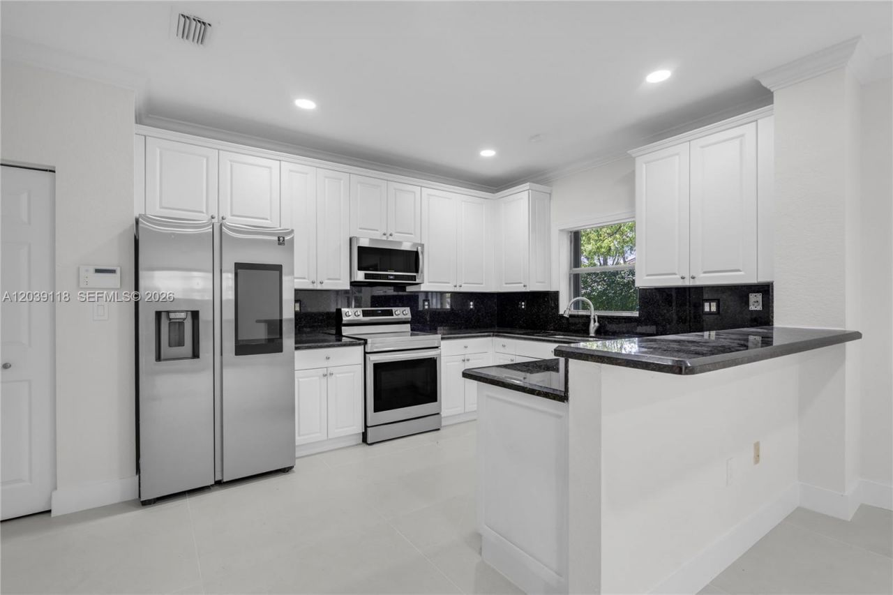 7482 NW 21st Ct, Pembroke Pines, FL 33024 Photo