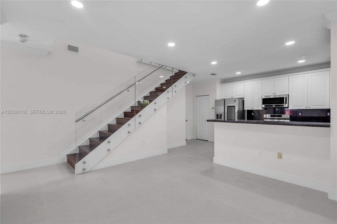 7482 NW 21st Ct, Pembroke Pines, FL 33024 Photo