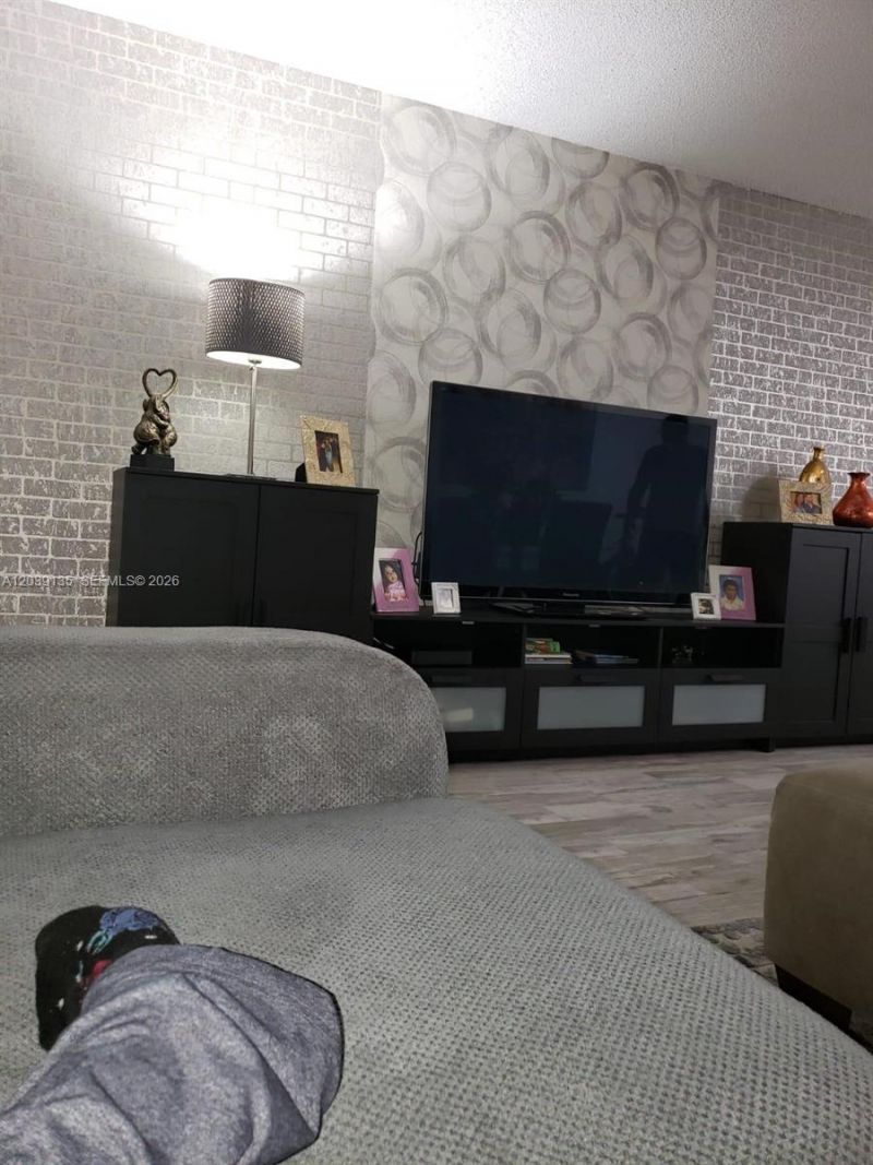 900 NE 12th Ave, Unit 302, Hallandale Beach, FL 33009 Photo