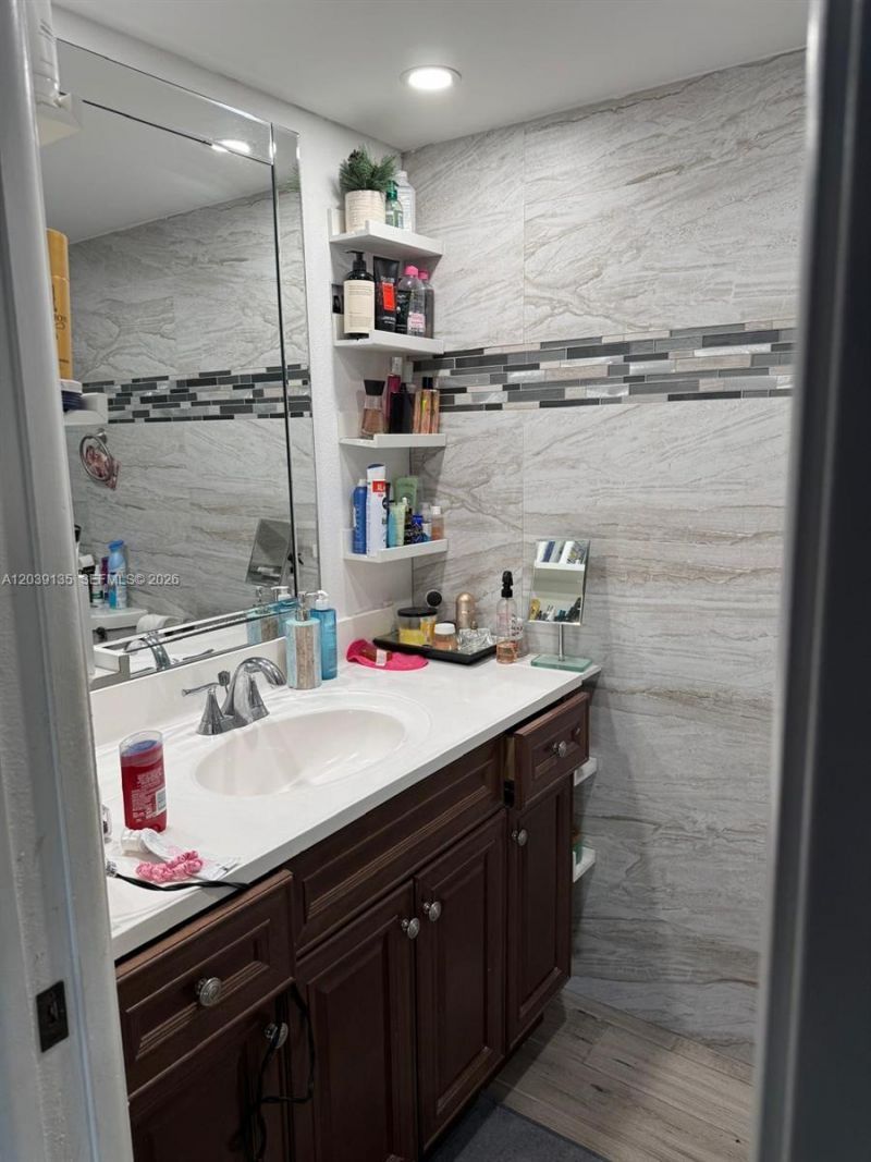 900 NE 12th Ave, Unit 302, Hallandale Beach, FL 33009 Photo