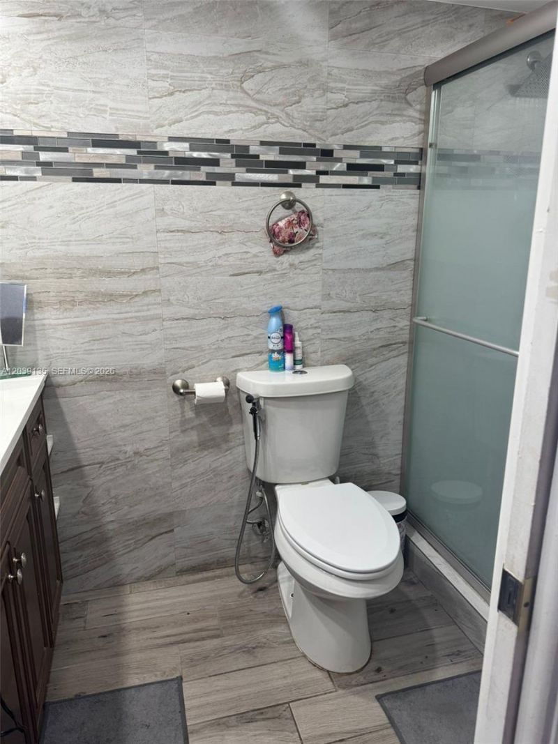 900 NE 12th Ave, Unit 302, Hallandale Beach, FL 33009 Photo