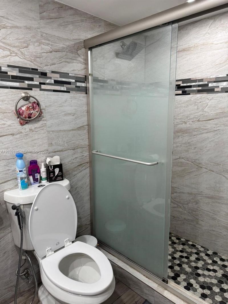 900 NE 12th Ave, Unit 302, Hallandale Beach, FL 33009 Photo